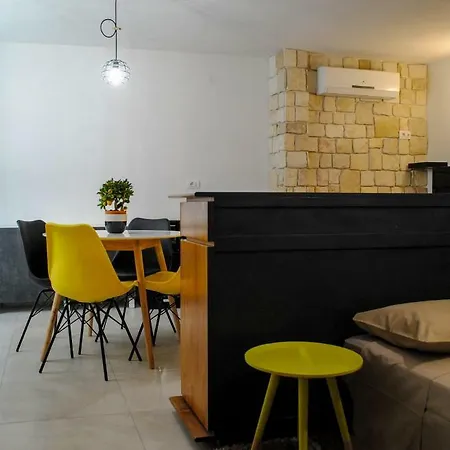 Underground 22 בית הארחה 3*